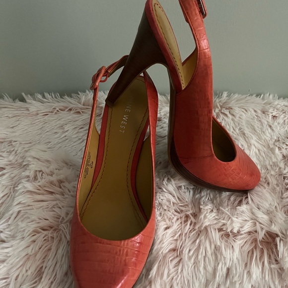 Nine West shoes. Coral color. Open heel, adjustable strap. Worn only 3 times. - Picture 3 of 4